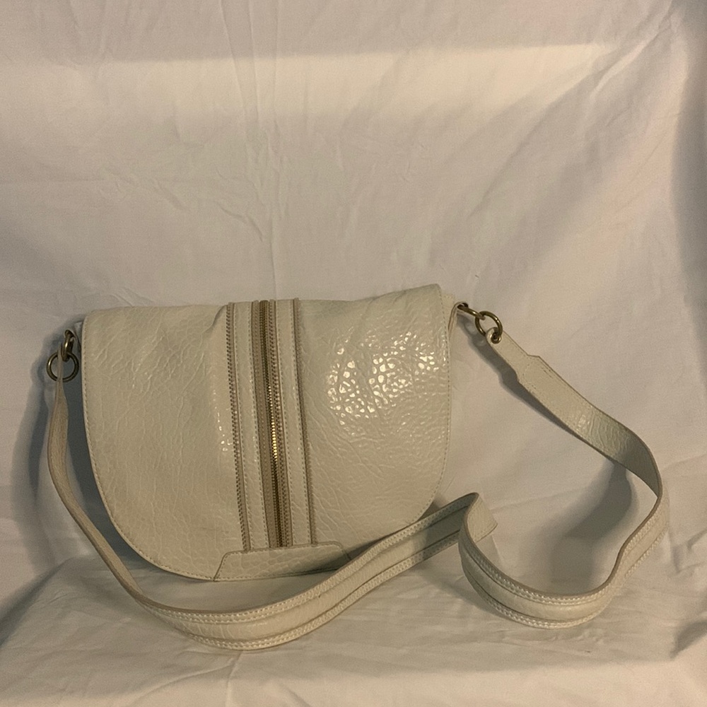White zipper detailed bag